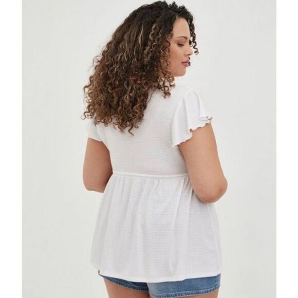 Torrid babydoll notched neck flutter sleeve flowy white 4x top - Picture 2 of 5